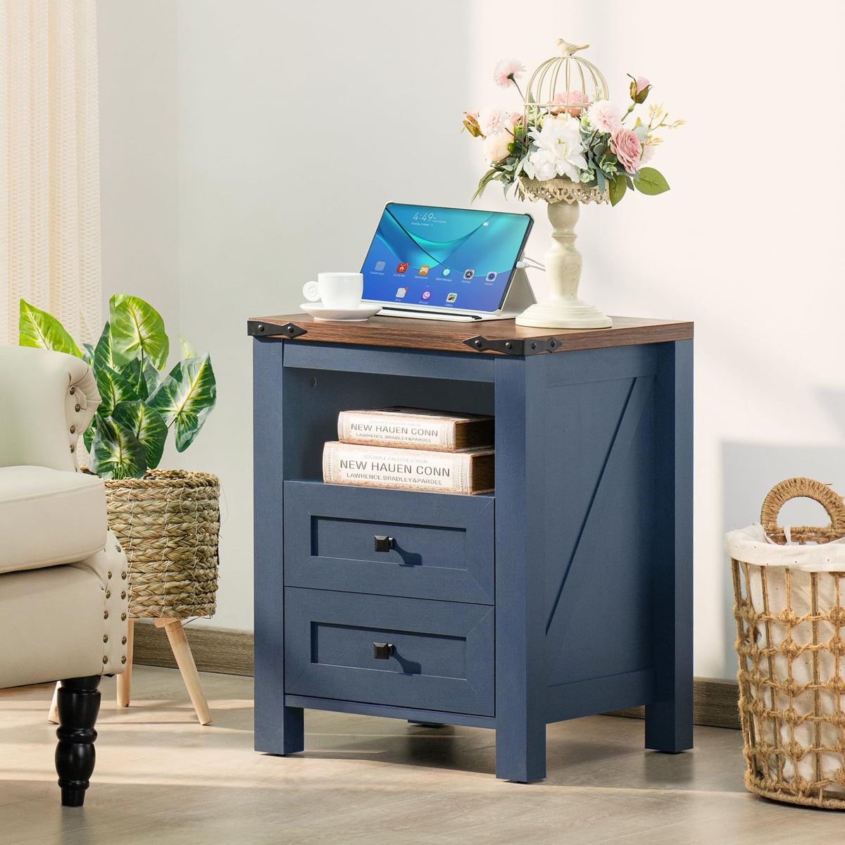 Set of 2 Nightstands with Charging Station and 2 Drawers W175