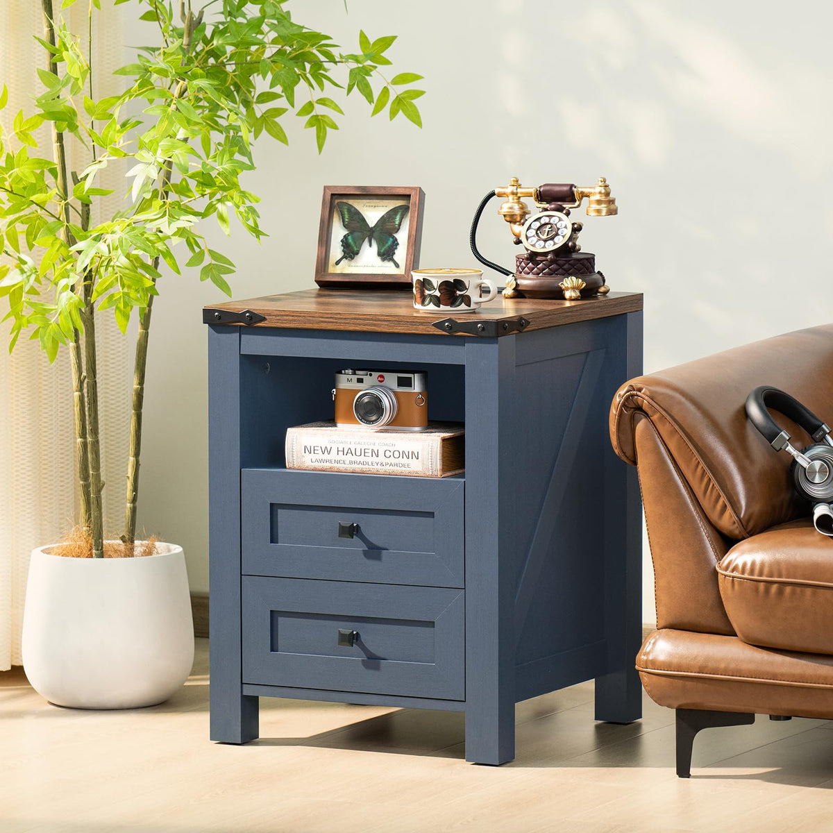 Set of 2 Nightstands with Charging Station and 2 Drawers W175