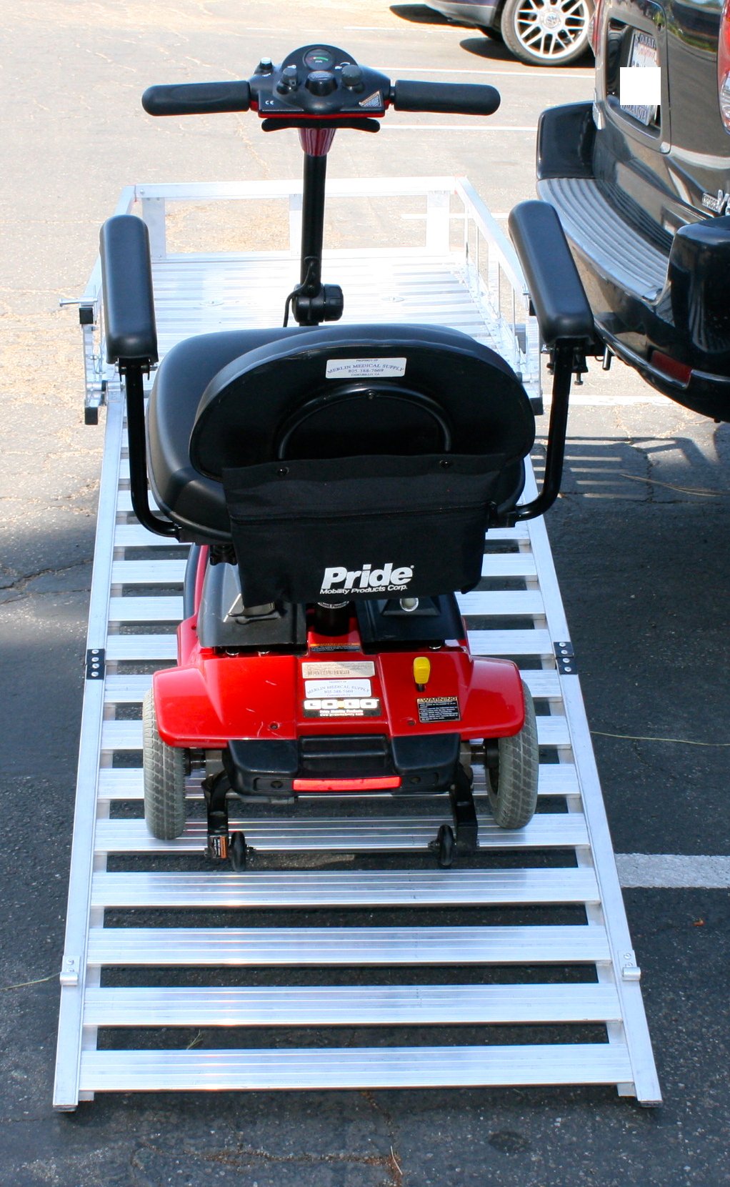 Aluminum Hitch Mount Wheelchair Carrier with Folding Ramp O824