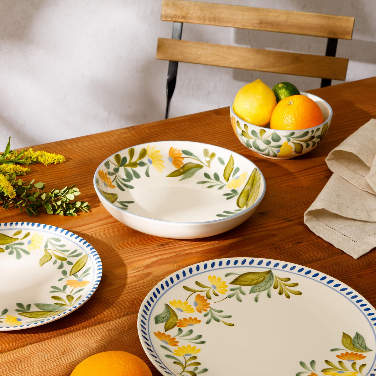 Hand Painted Stoneware Floral Dinnerware Set, Service for Four (16pcs) A722821